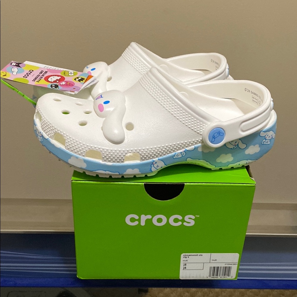 CROCS Cinnamoroll White and Blue Slippers with Classic Design Size 5 Youth Kids
